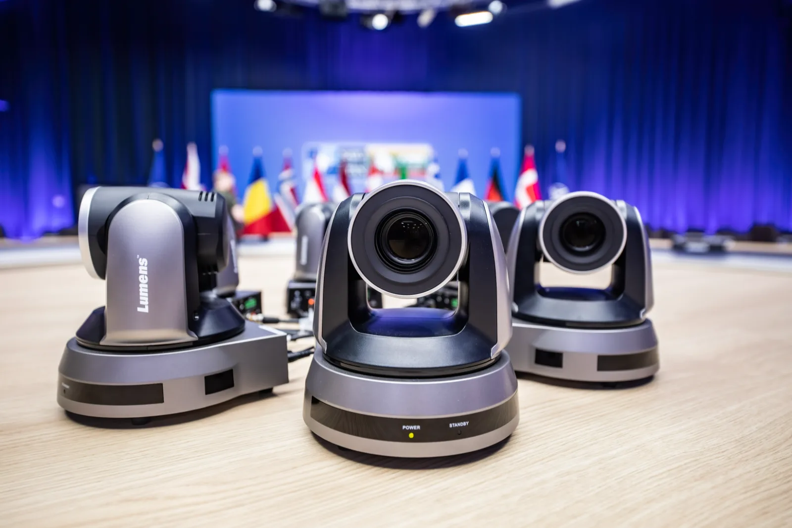 Įrengta konferencijų salė su kameromis